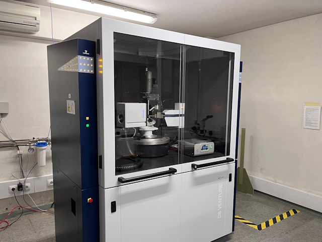 Equipamiento Laboratorio de Difracción de Rayos X Equipamiento Laboratorio de Difracción de Rayos X